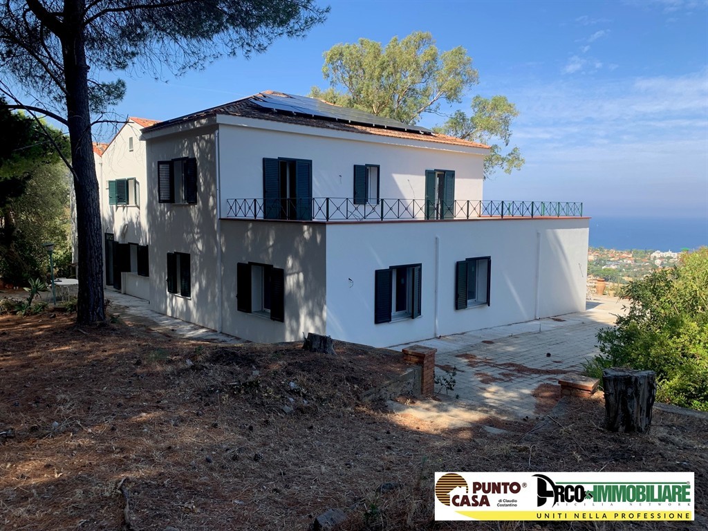 Affascinante Villa Immersa nel verde con vista Mare a Cefalù – Contrada Ogliastrillo