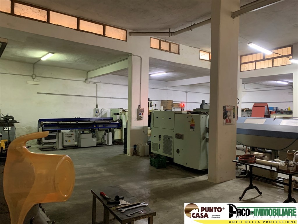 Magazzino  con accesso carrabile mq. 330 soppalco e ufficio