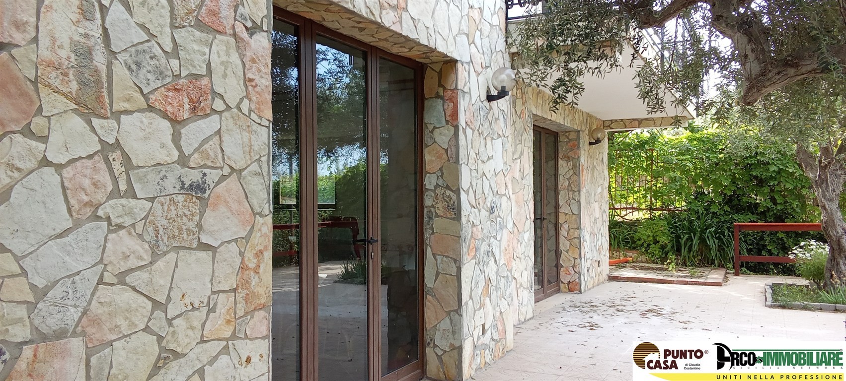 Casteldaccia – Contrada Fiorilli | Strada Ferrante Panoramica Villa unifamiliare  con ampio giardino di circa 1.350 mq
