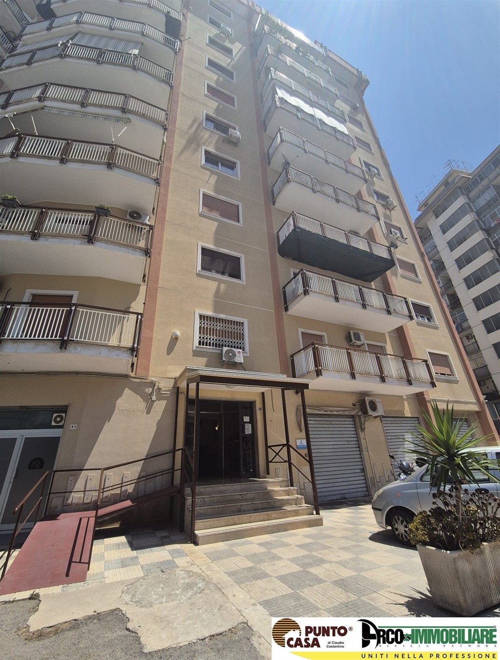 Zono Uditore vendesi appartamento 180 mq oltre ampio terrazzo e posto auto scoperto