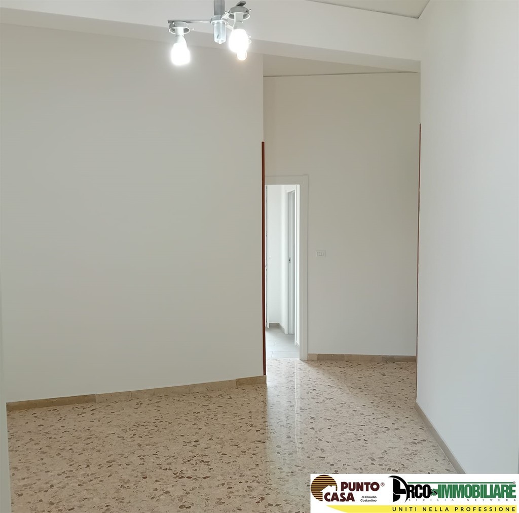 Via Politi/ Leonardo da Vinci Alta vendesi ampio bivani con terrazzo, ottimo stato