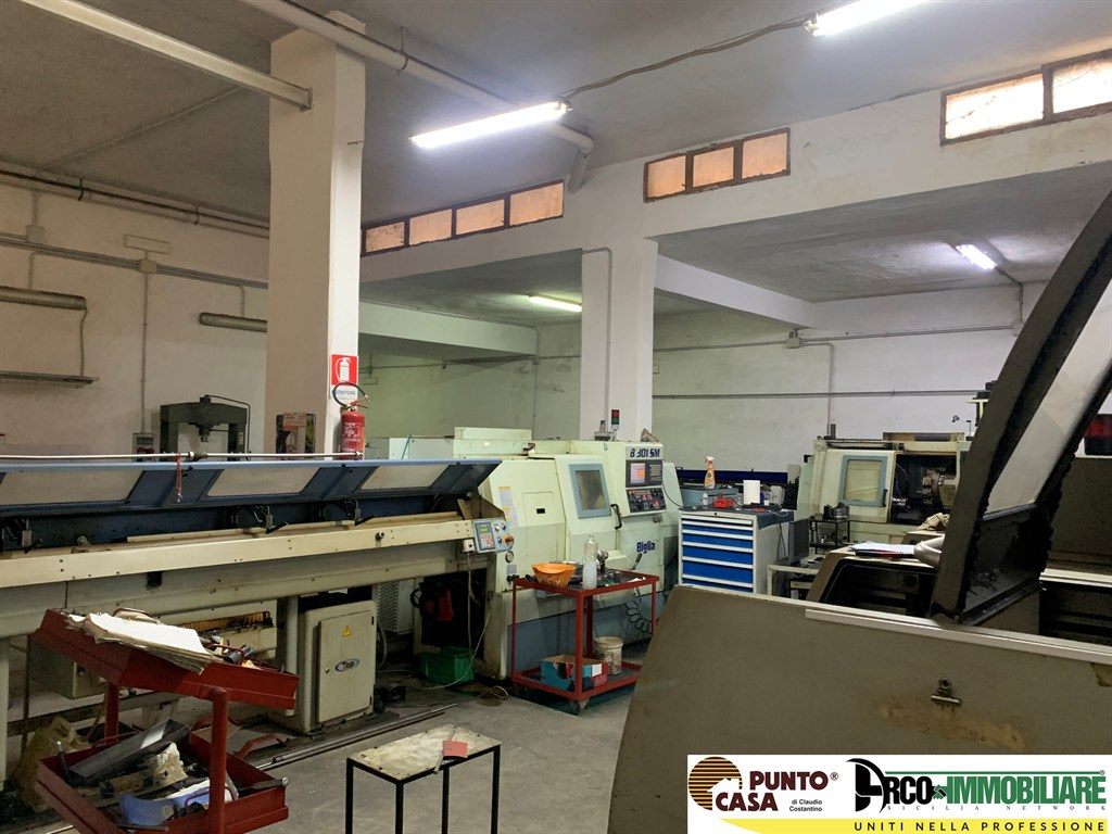 Magazzino  con accesso carrabile mq. 330 soppalco e ufficio