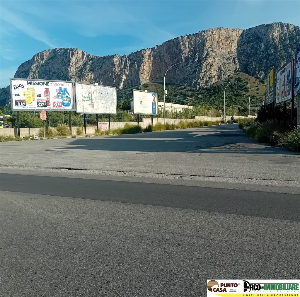 VILLAGRAZIA DI CARINI/ sulla statale nel tratto altamente commerciale, affittasi Terreno agricolo 1.400mq, oltre  capannone DI 2OO MQ da ristrutturare