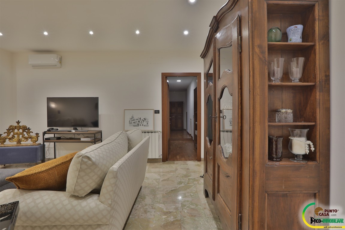 Vendesi via V. Di Marco 6 Vani , 2 terrazzi, ristrutturato