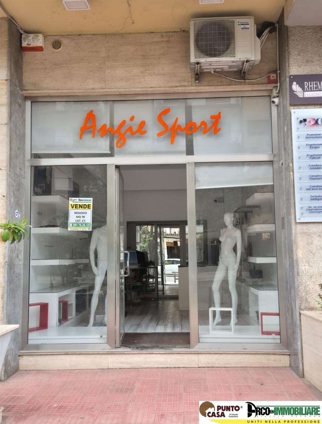 Via Giuseppe Sciuti vendesi negozio 30 mq, una vetrina su strada.